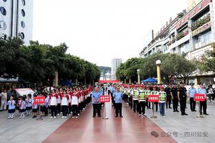 Hoàng Kiện Tường: Nghe nói Yankovic có điều khoản tự động gia hạn hợp đồng, mọi người nghĩ anh ta nên tiếp tục dẫn đội sao?