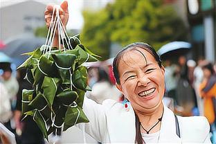 推销球衣！小蜜蜂晒麦克托米奈拉扯莫派球衣照：每个人都想要一件